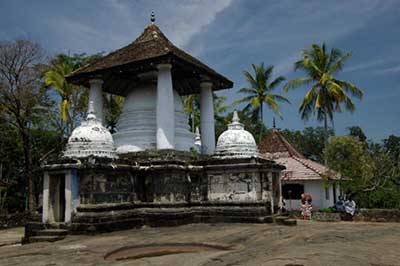 Gadaladeniya Temple | asangatours.com